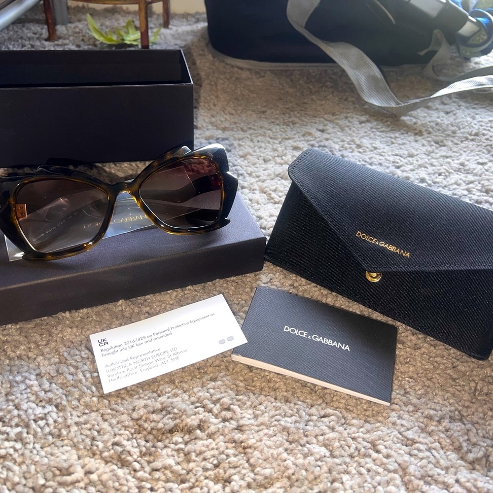 Dolce & Gabbana NEVERWORN;NEW IN BOX/case,authentication card,cleaning kit